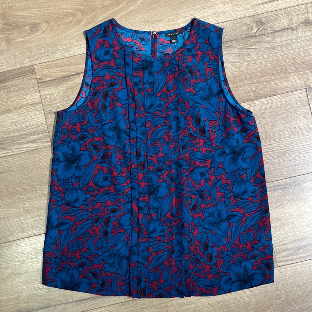 Ann Taylor sleeveless pleated blouse size M